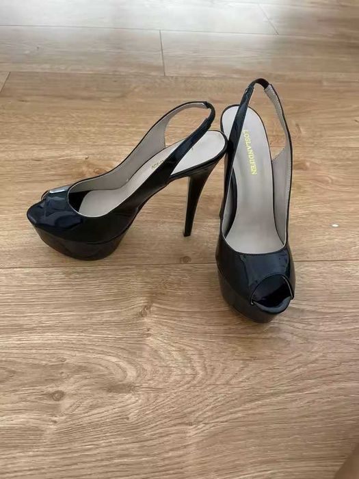 Sandały na wysokim obcasie