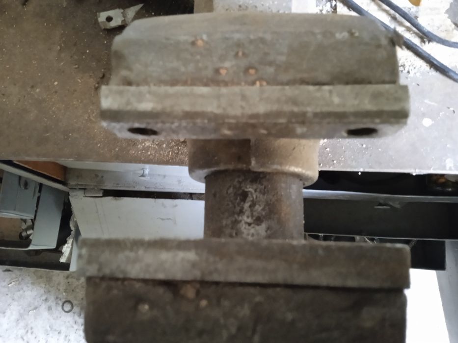 Стіл слюсарний з лещатами.