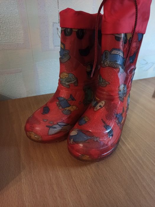 Продам резиновые сапоги