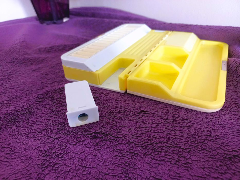 Piórnik vintage, PRL, lata osiemdziesiąte. magnes. dwustronny