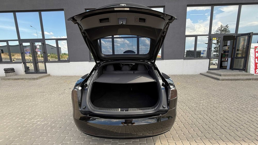 Tesla Model S 2019
