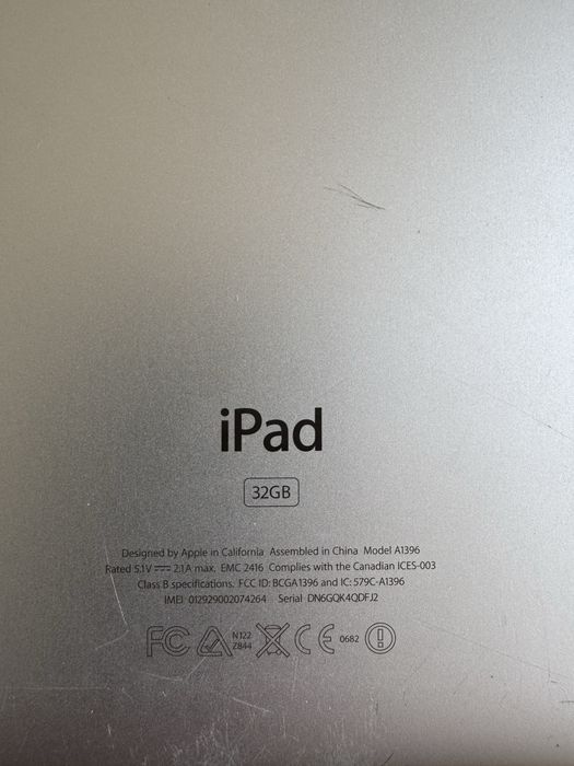iPad 2. 32gb. З сім картою, на запчастини.