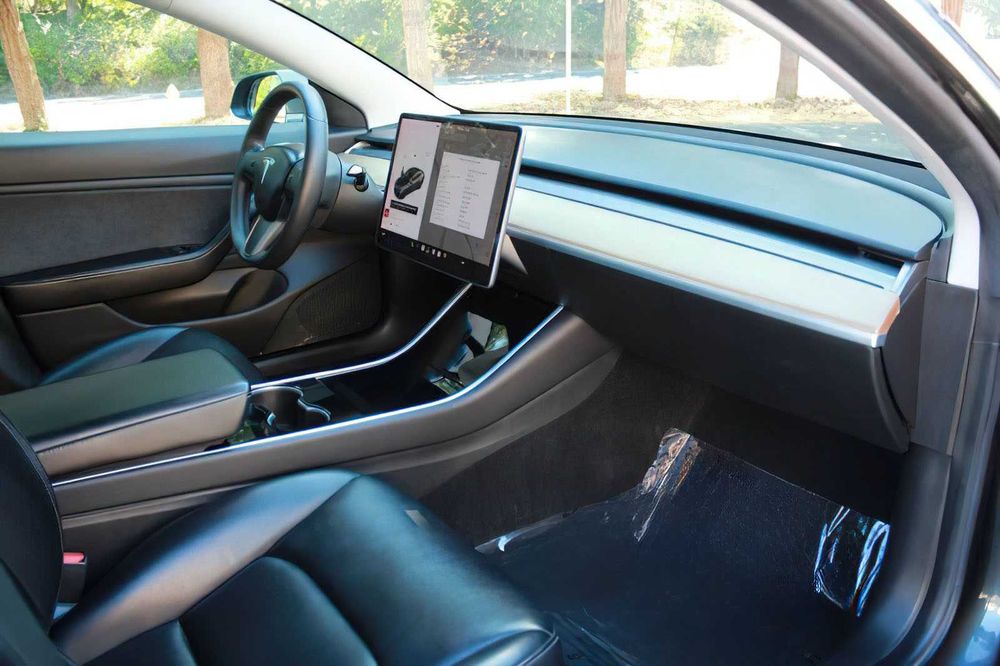 Tesla Model 3 Long Range      2019