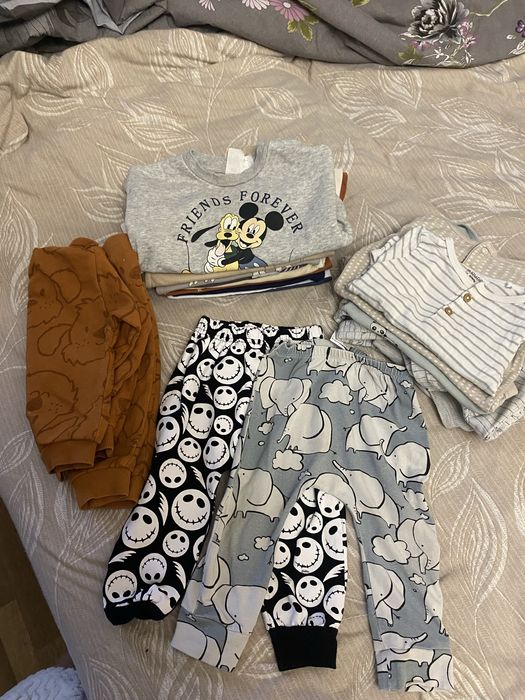 Бодики,костюмы и т.д в отличном состояние ,размер 6-9 месяцев