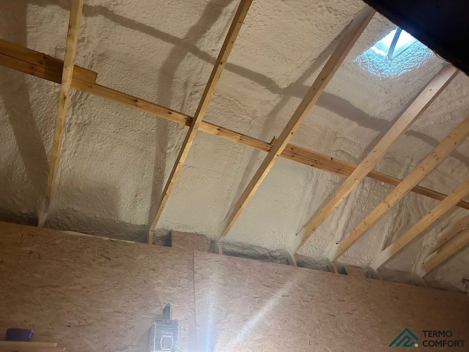 Ocieplanie piana PUR - Ocieplenie poddaszy pianką i celuloza Isocell