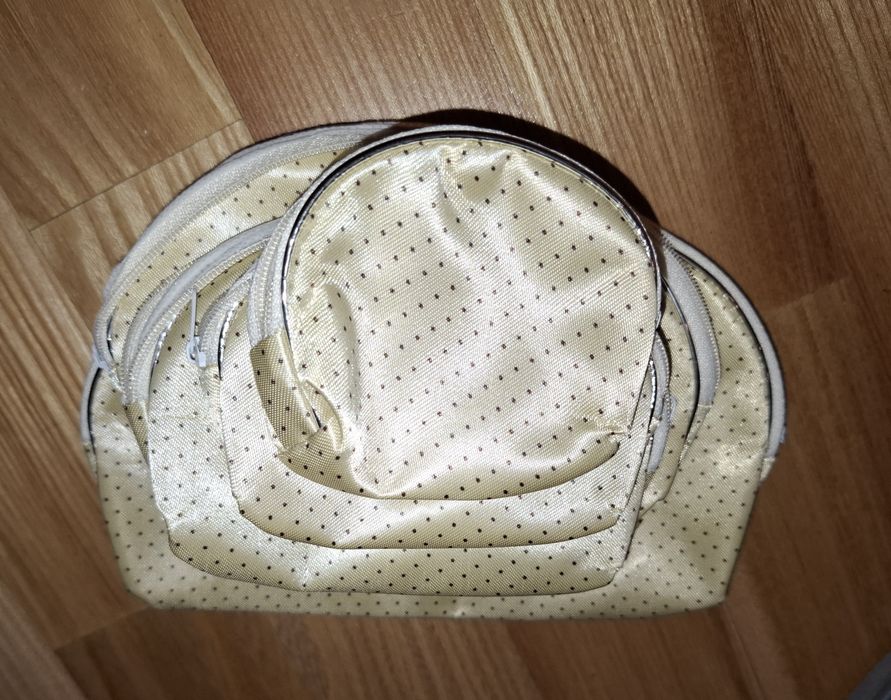 Zestaw kosmetyczek nowy