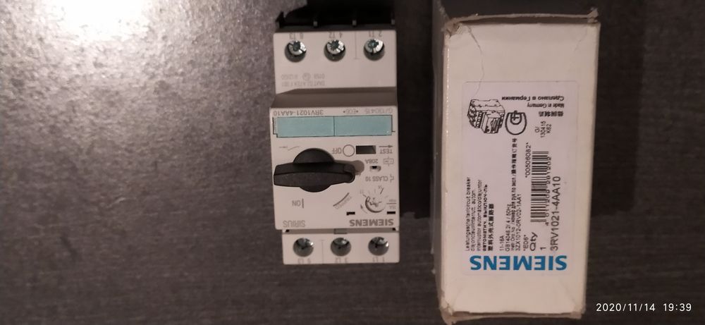 8  Disjuntores  eléctricos. Novos