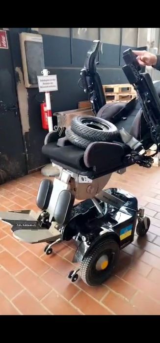 Каляска вертикалізатор для людей з інвалідністю