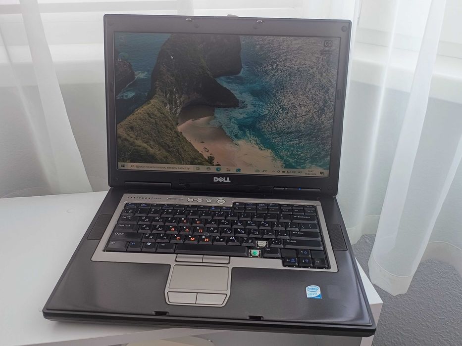 Ноутбук Dell Latitude D820