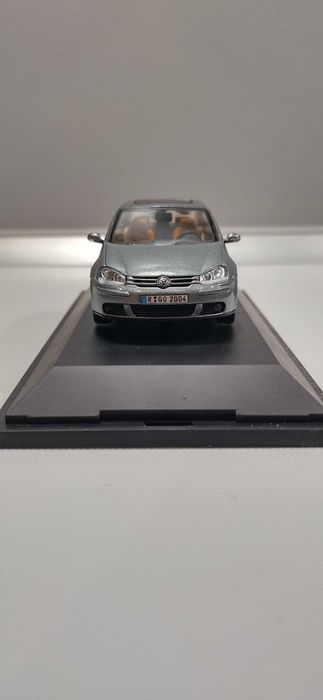 VW Golf V 3D 1:43 Schuco zielony