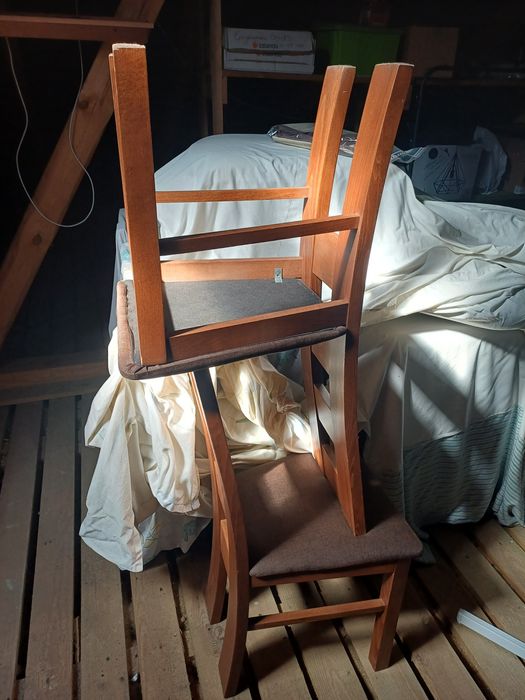 Zestaw 6 solidnych krzeseł drewnianych – Nowoczesny styl, stan idealny