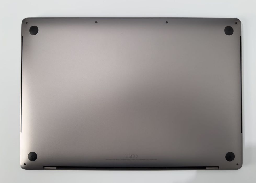 MacBook Pro 16" 2019 /i7 2.6Ghz/Radeon Pro 5300M/16Gb/ 2TB - Como novo