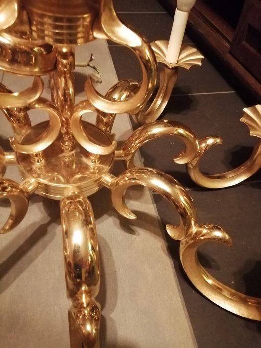 Piękny ciężki żyrandol mosiężny. Vintage