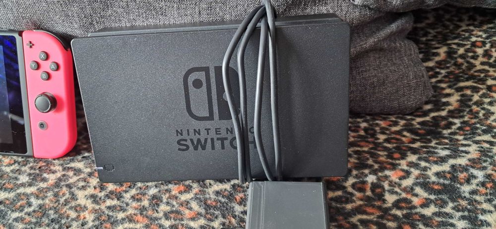 Nintendo Switch + 2 gry