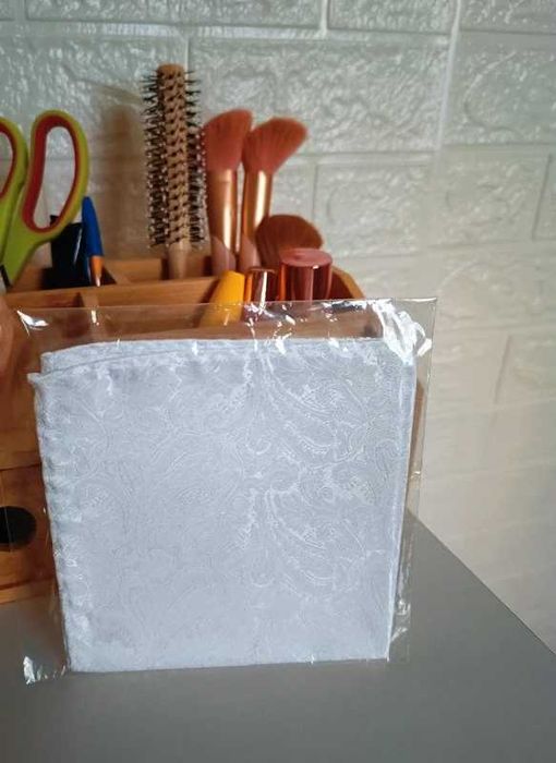 Biała poszetka 25x25cm