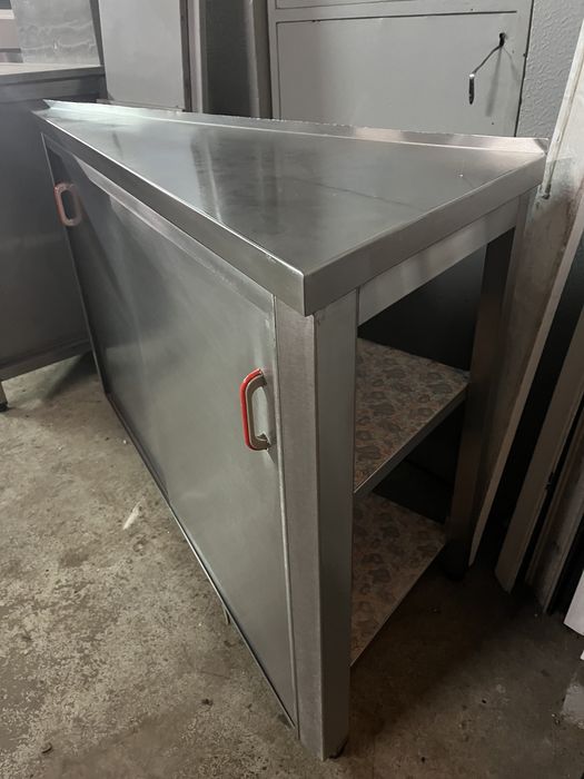 Escaparate em inox com portas