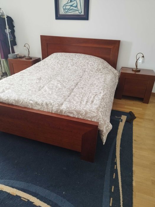 móveis usados de madeira maciça de cerejeira em muito bom estado. O motivo da venda prende-se com a mudança de casa para uma muito mais pequena.nasa