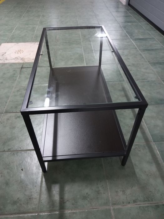 Mesa de sala, de apoio.