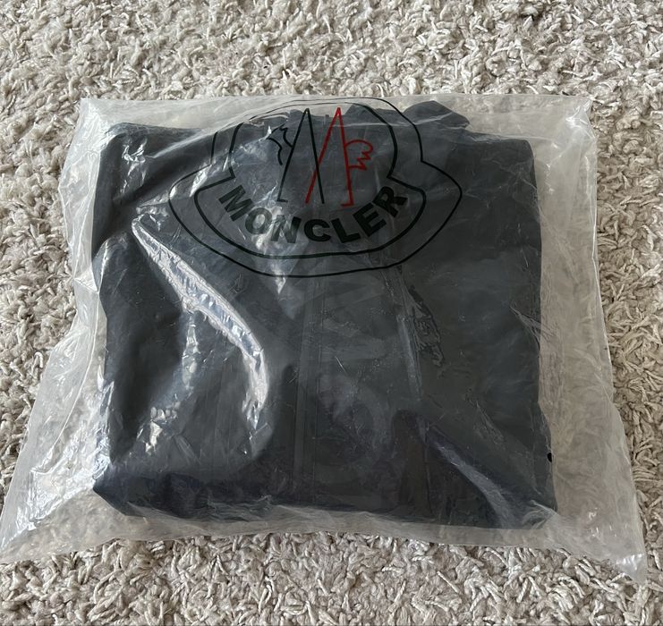 Moncler off white куртка