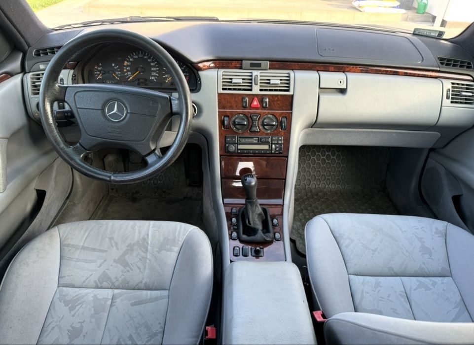 Mercedes - Benz  E200 benzyna, 1997 rok