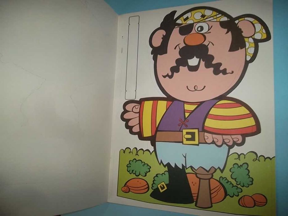 "O Tesouro do Pirata" - Livro BD com suplemento p/ destacar e brincar