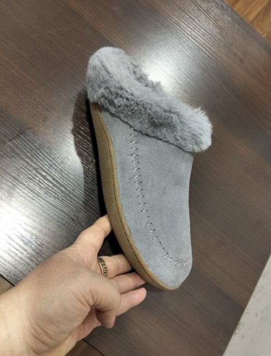 Теплі шкіряні тапки Clarks на 40-41