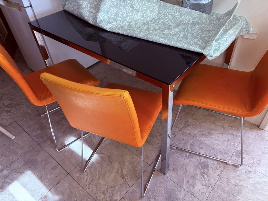 Mesa e 4 cadeiras