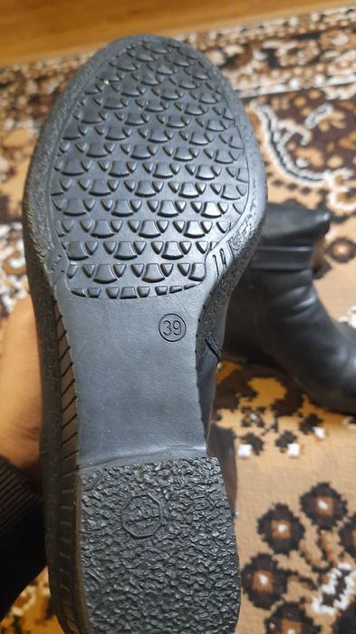 Продам жіночі шкіряні сапоги гарний стан