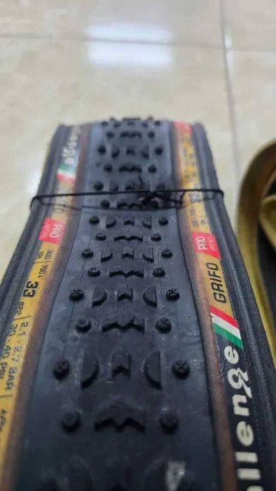 2 Pneus Challenge Grifo PRO 700x33 Tubeless