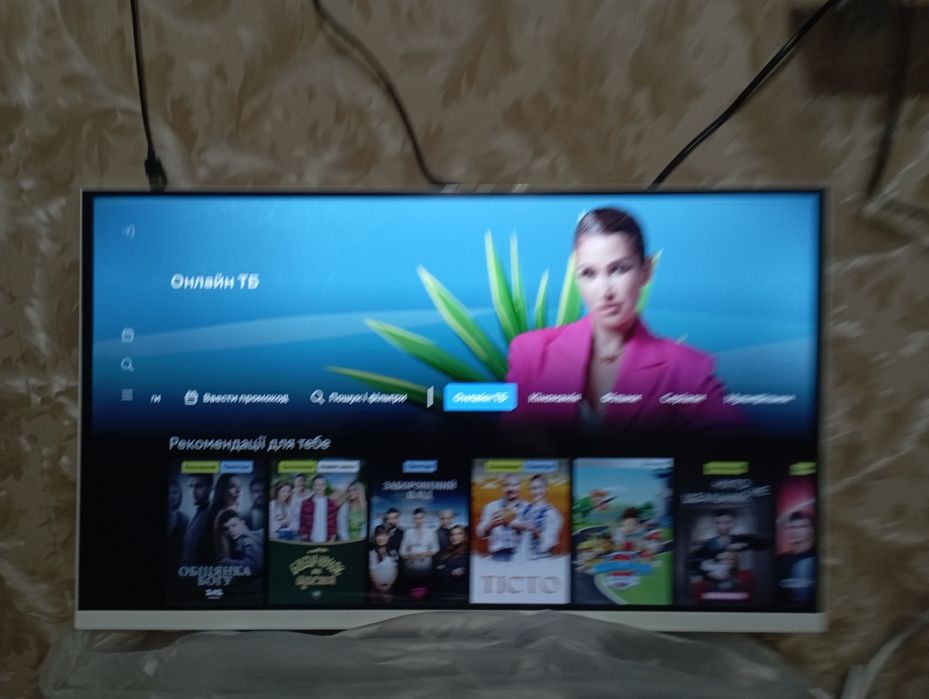 Телевизор Kivi-32H750NW смарт.