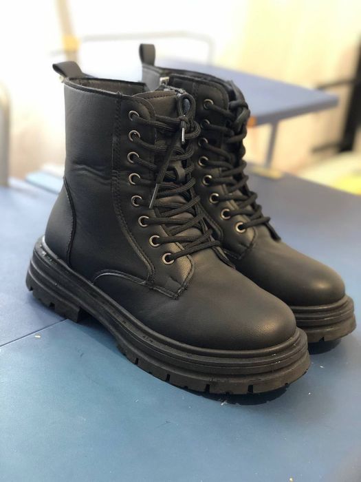 Нові ботінки Жіночі 40 розмір