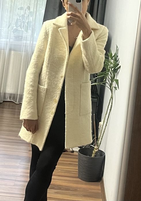 Пальто тепле.