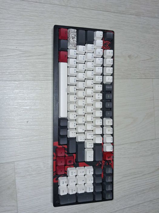 Продам  игровую клавиатуру Bloody Naraka S