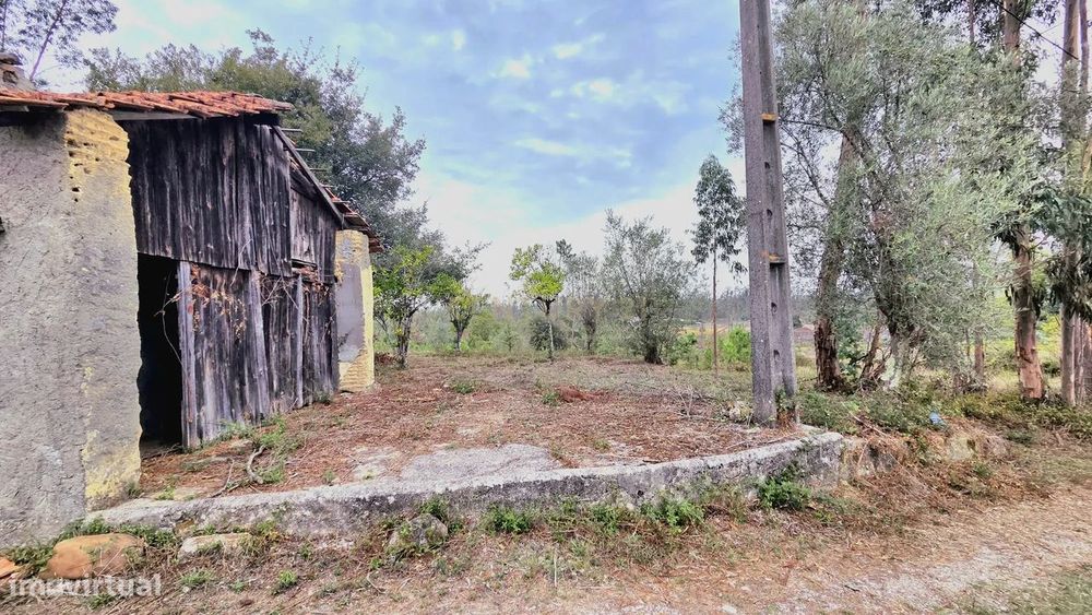 Casa de Campo  ||  Para recuperação  || Rio De Couros, Ourém