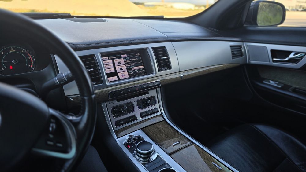Jaguar XF 2.2 automática motor PSA baixo valor de manutenção