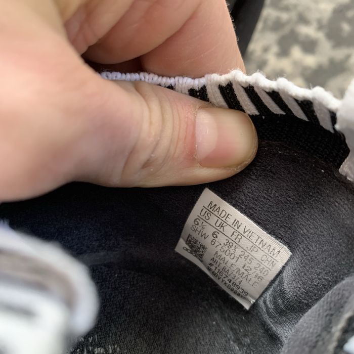 Продпю Білі кросівки Adidas