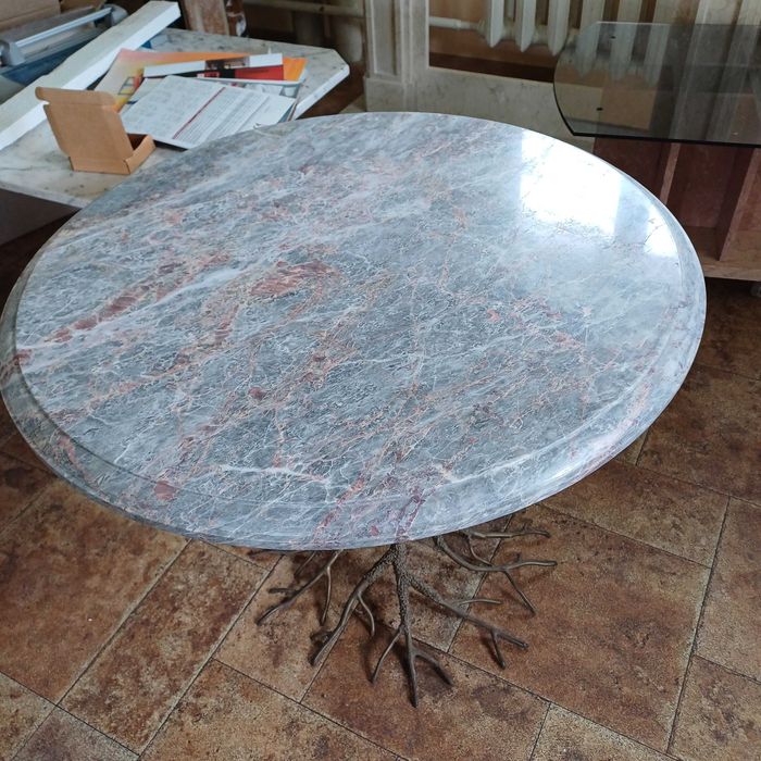 Журнальний стіл з мармуру