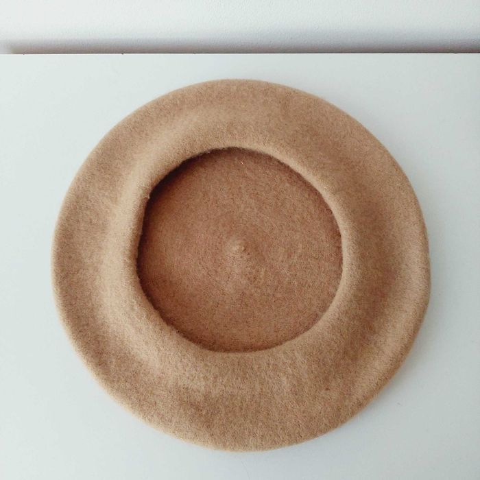 beret ciemniejszy beż areto Nowy