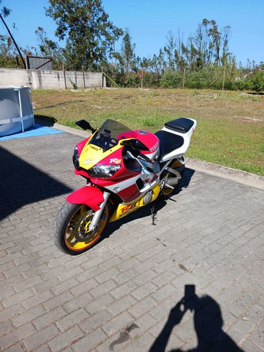 Mota Yamaha R6 em bom estado