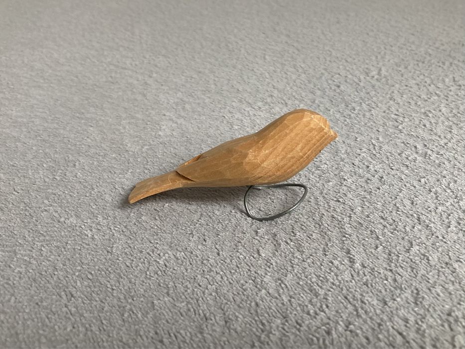 Drewniana figurka ptaszka
