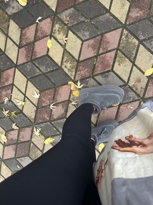 Уги 39 розмір  нові одягнені один раз сірі графіт