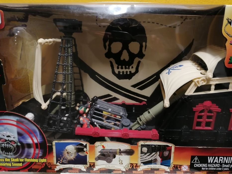 Barco Pirata, como novo, barato!