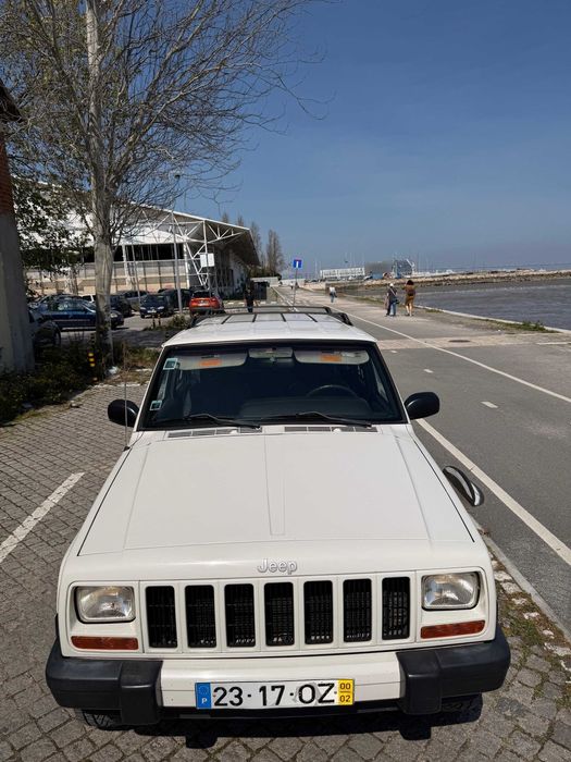 Jeep Cherokee Sport 2,5 Turbo diesel
