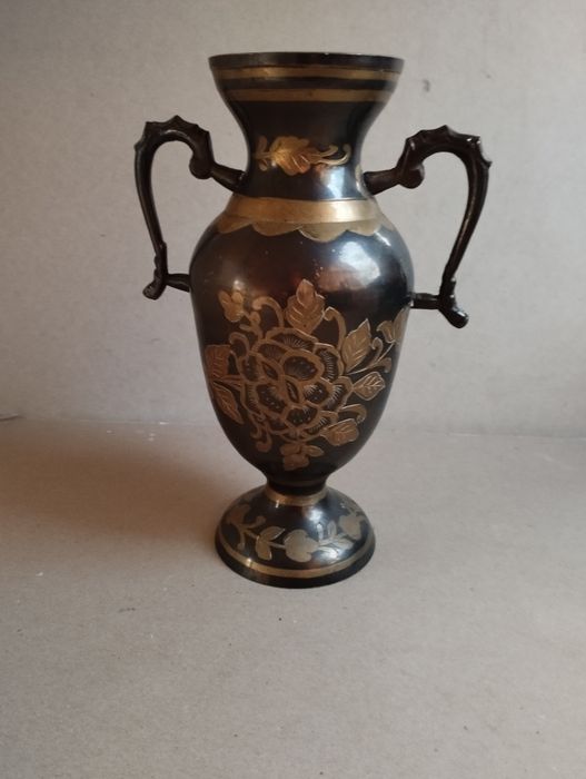 Dzbanek mosiężny,antyk .