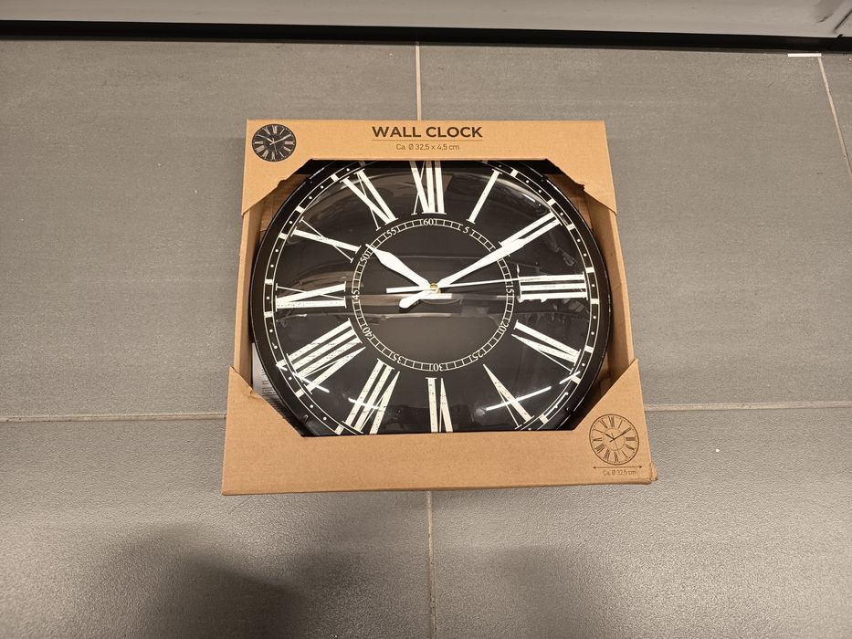 Nowy czarny biały zegar ścienny 32 cm