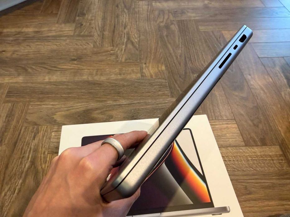 Macbook 14 Pro M1 pro 10 CPU / 16 GPU/ 16 GB / 1 TB