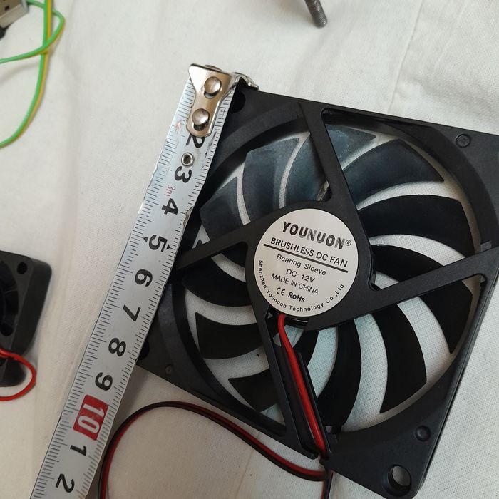 Вентиляторы компьютеру на 5 и  12 Вольт