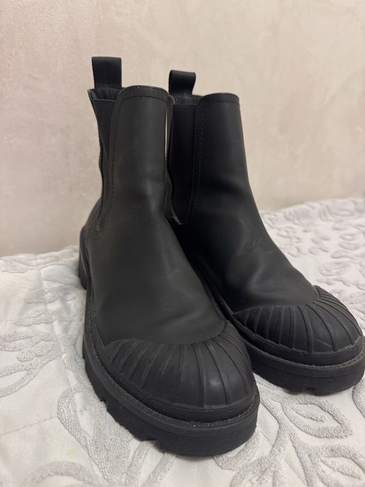 Продам чёрные ботинки челси Zara на массивной подошве.