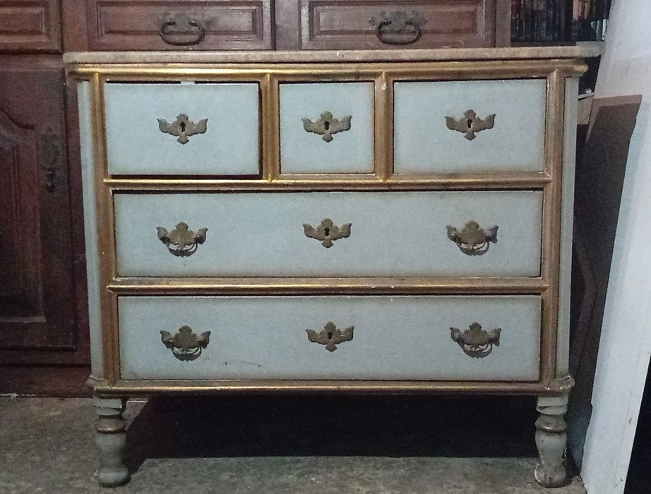 Móvel Mármore linhas Douradas