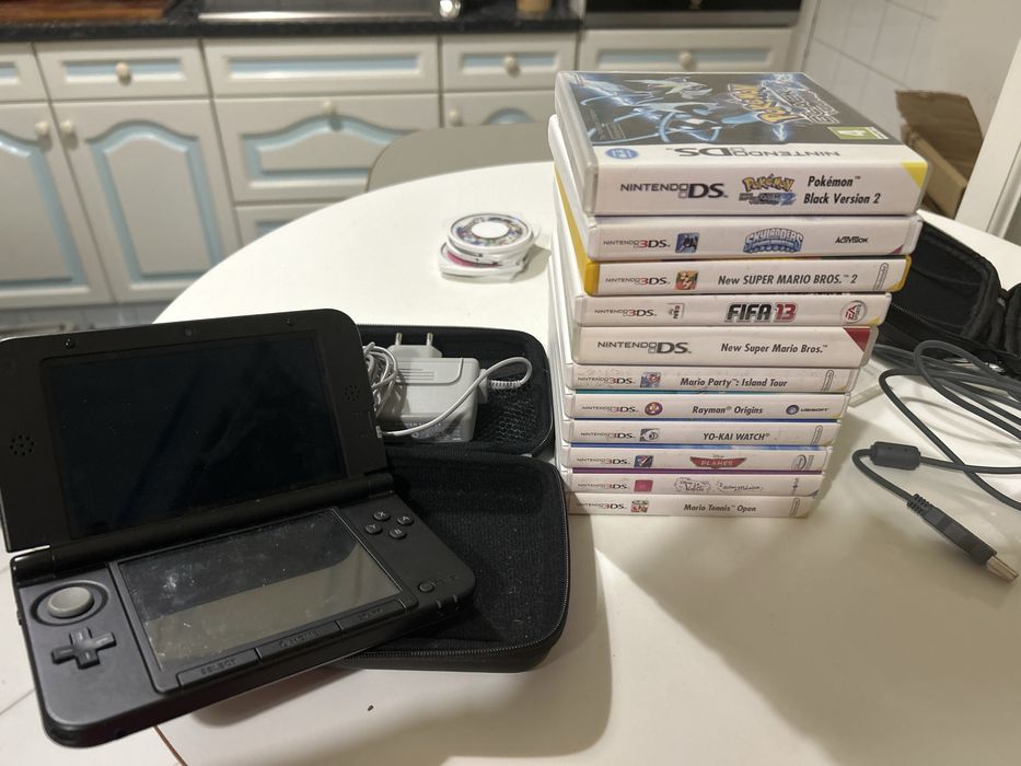 Nintendo 3ds xl + jogos, incluíndo Pokemon Black Version 2 CIB